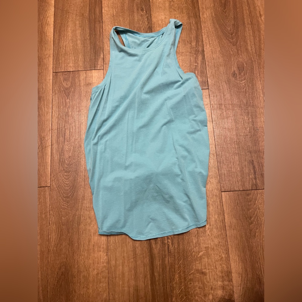 Lululemon tank ! Open back